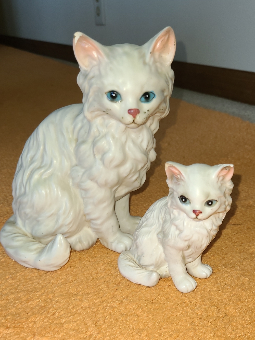 Lefton Ceramic Cat Figurine Set - Decorative Mother and Kitten